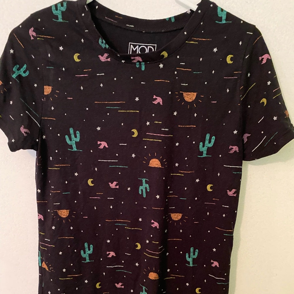 Women’s T shirt black print size XS